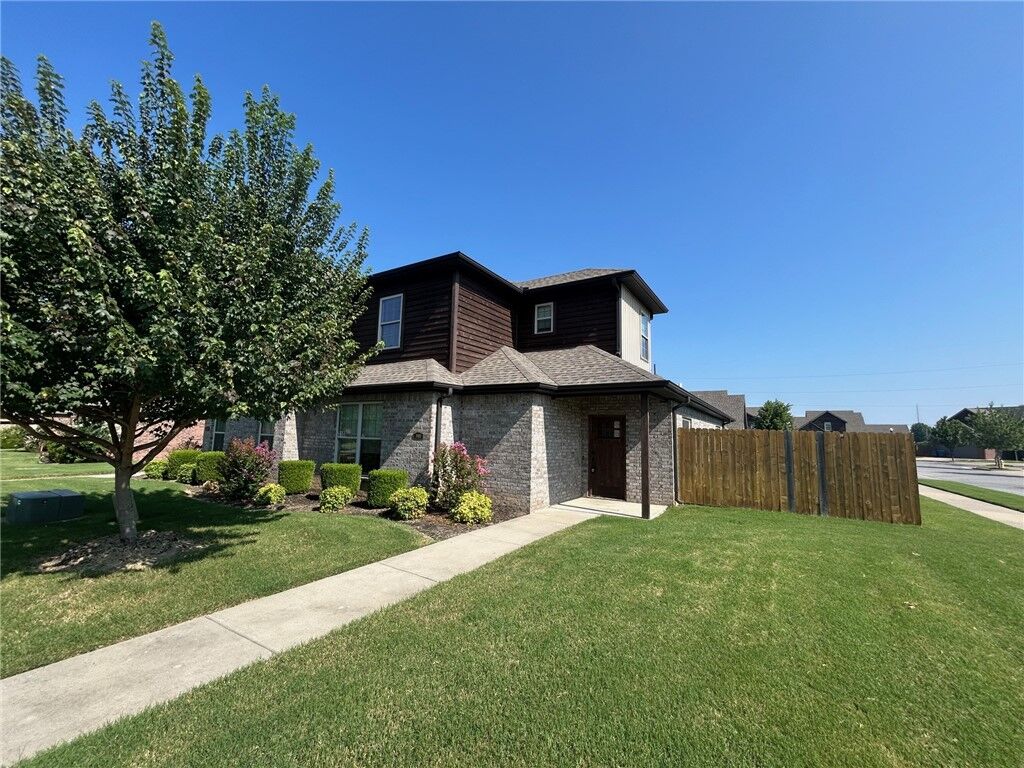 Property Photo:  3100 SW Warberry Avenue  AR 72712 