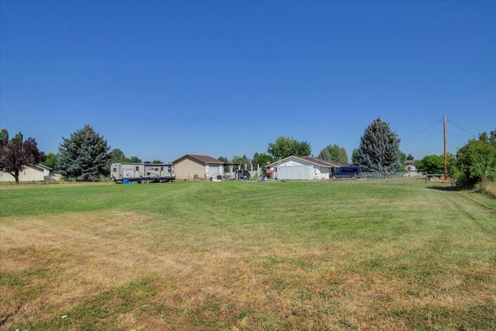 Property Photo: 549 Martingale Road OR 97754