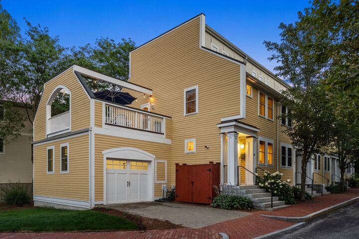 Property Photo:  129 Merrimac St 20  MA 01950 