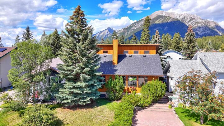 Photo de la propriété:  226 Lady Macdonald Drive  AB T1W 1H3 