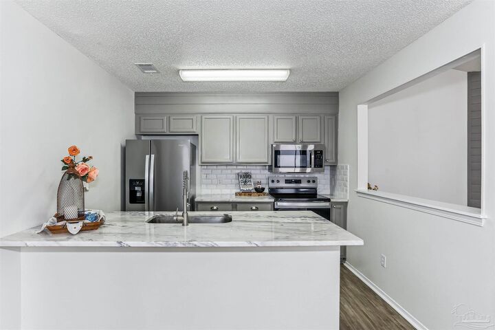 Property Photo: 3148 Cedarwood Village Ln FL 32514