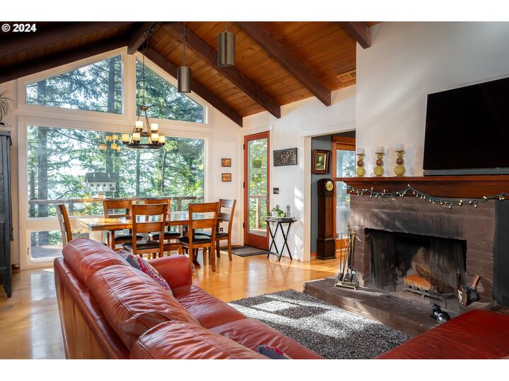 Property Photo:  4068 SW Hewett Blvd  OR 97221 