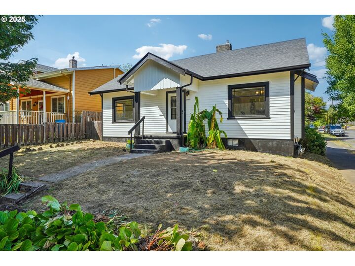 Property Photo:  2505 N Emerson St  OR 97217 