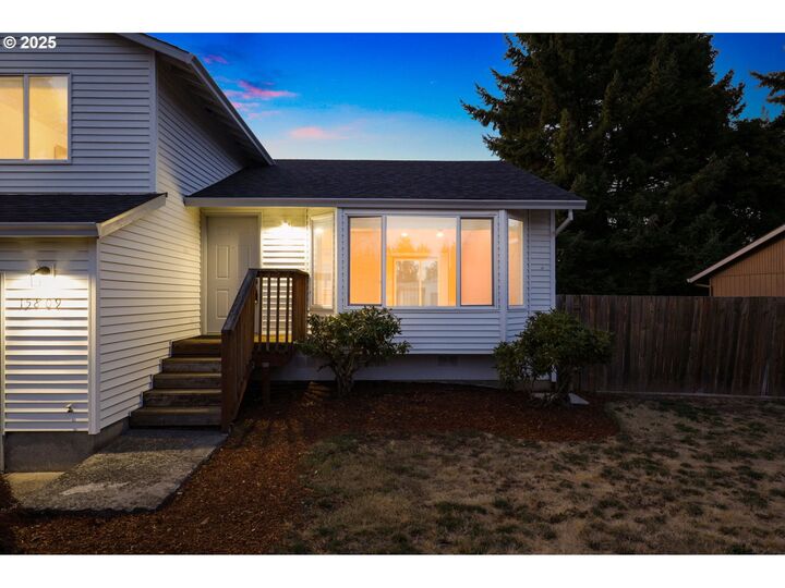 Property Photo:  15809 NE Hancock St  OR 97230 