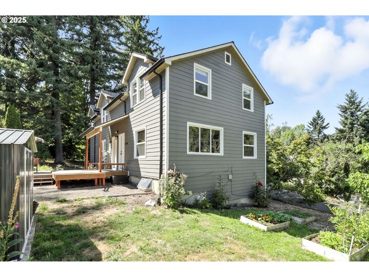 Property Photo:  4480 SW Pasadena St  OR 97219 