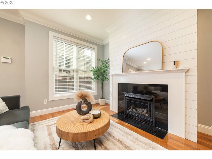 Property Photo:  621 NE Randall Ave  OR 97232 