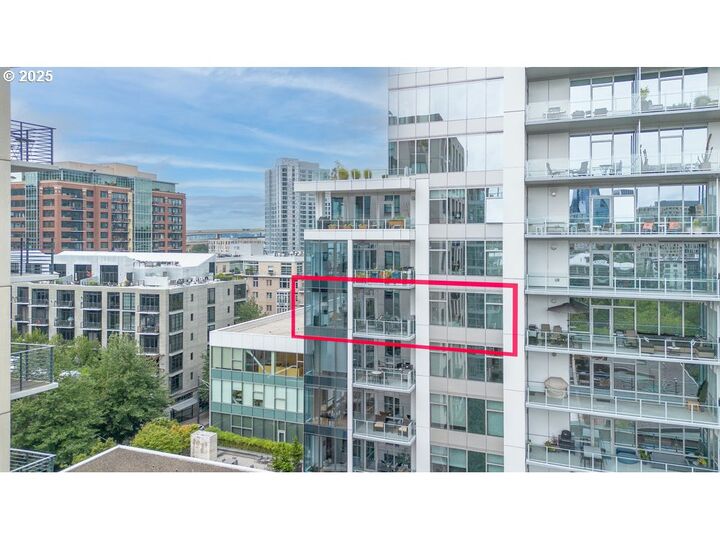 Property Photo: 1001 NW Lovejoy St 810 OR 97209