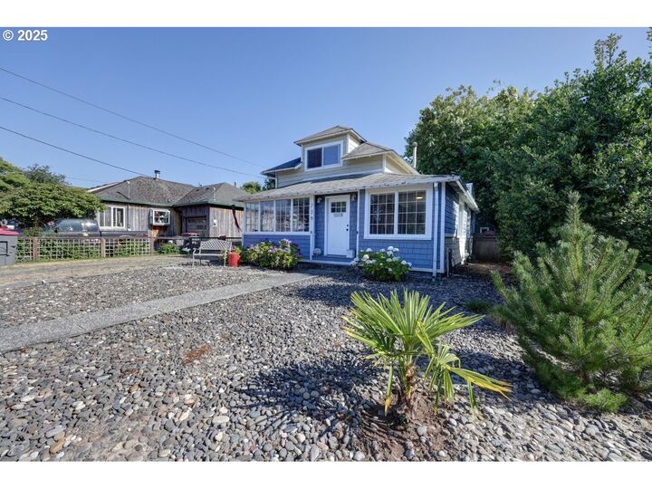 Property Photo: 739 11th Ave OR 97138