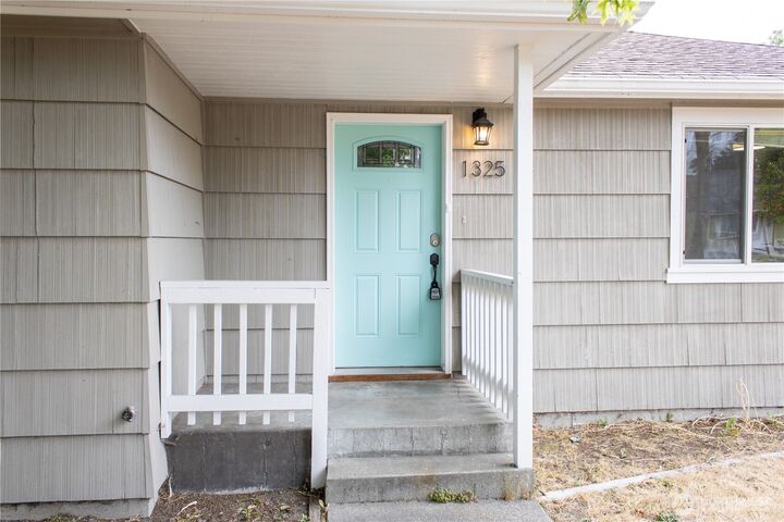 Property Photo:  1325  Garrison Avenue  WA 98366