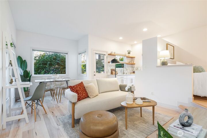 Property Photo:  4530  Meridian Avenue N N1  WA 98103 