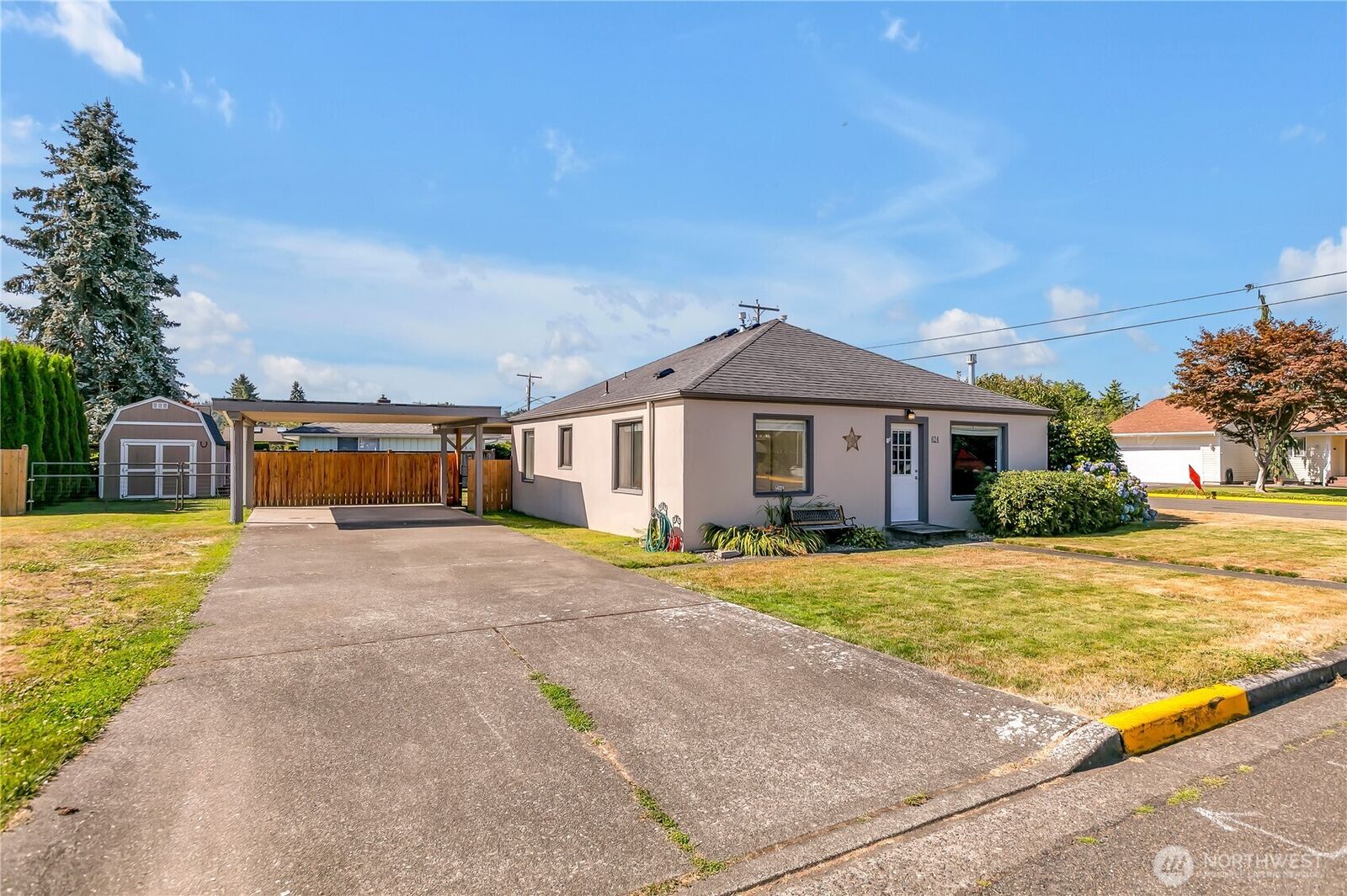 Property Photo: 624 9th Avenue SW WA 98371