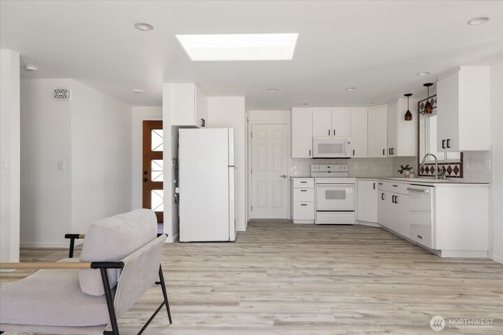 Property Photo:  969  Donald Avenue  WA 98277 