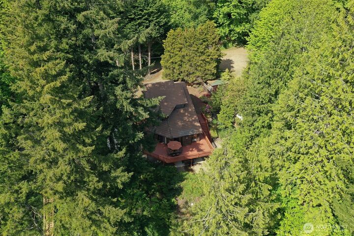 Property Photo:  200 N Lakeshore Place  WA 98548 