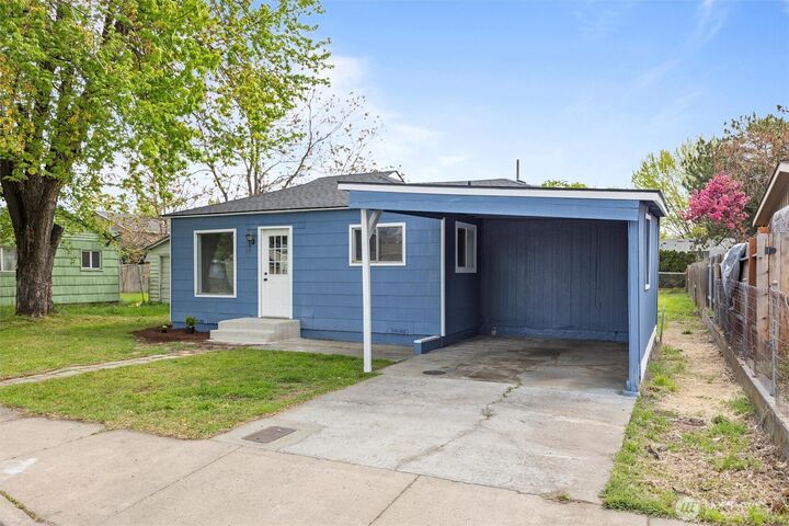 Property Photo:  447 S Wilbur Avenue  WA 99362 