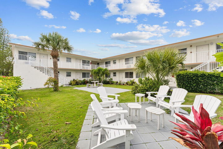 Property Photo:  525 S Broadway Street E  FL 33462 