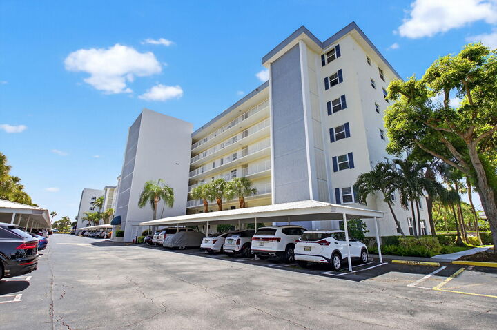 Property Photo:  1 Harbourside Drive 4205  FL 33483 