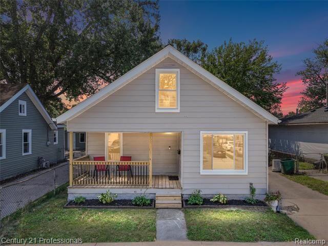 Property Photo:  321 W Harwood Avenue  MI 48071 