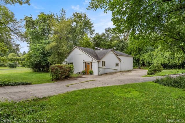 Property Photo: 28405 Alycekay Street MI 48334