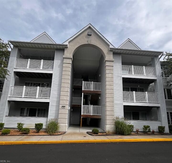 920 Charnell Dr 300  Virginia Beach VA 23451 photo