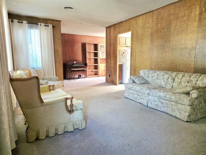 Property Photo: 405 Mulberry Street IN 47327