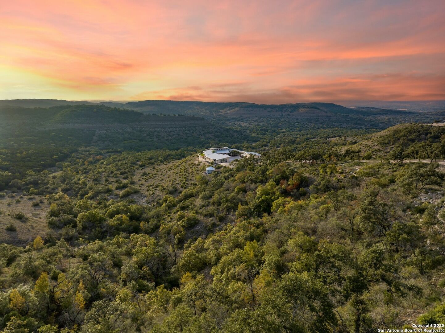 Property Photo: 1785 Backbone Ridge TX 78666