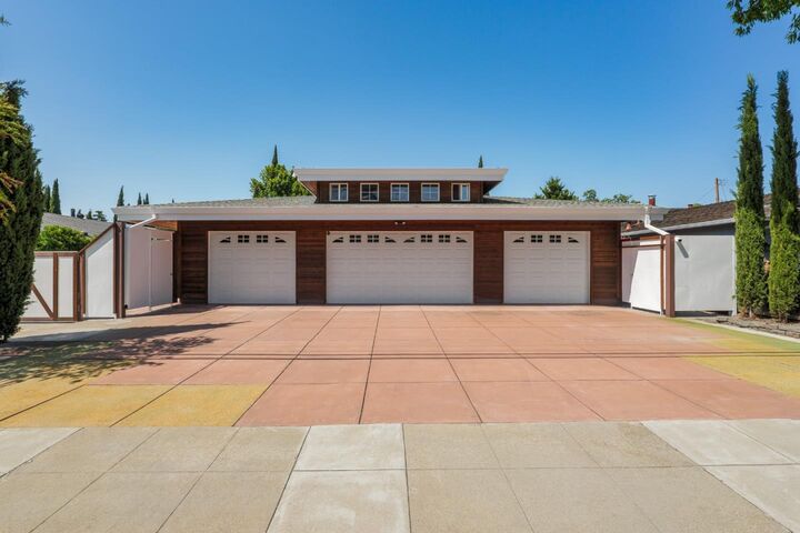Property Photo: 3160 Louis Road CA 94303