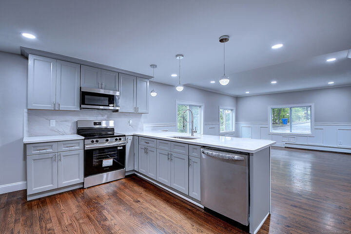Property Photo: 2 Cottage Street CT 06108