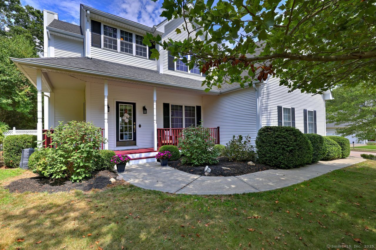 Property Photo:  8 Waterhouse Lane  CT 06355 