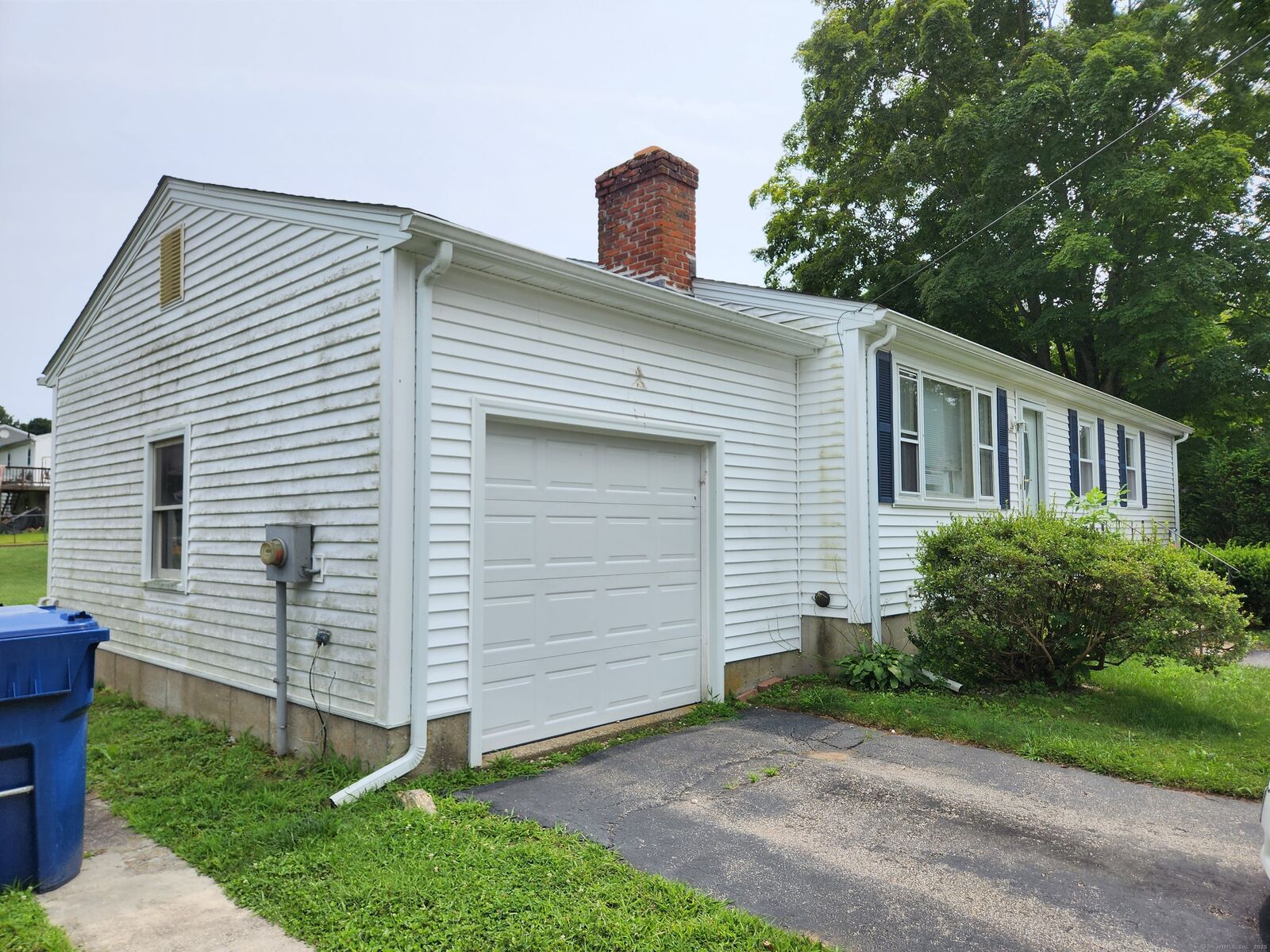 Property Photo:  