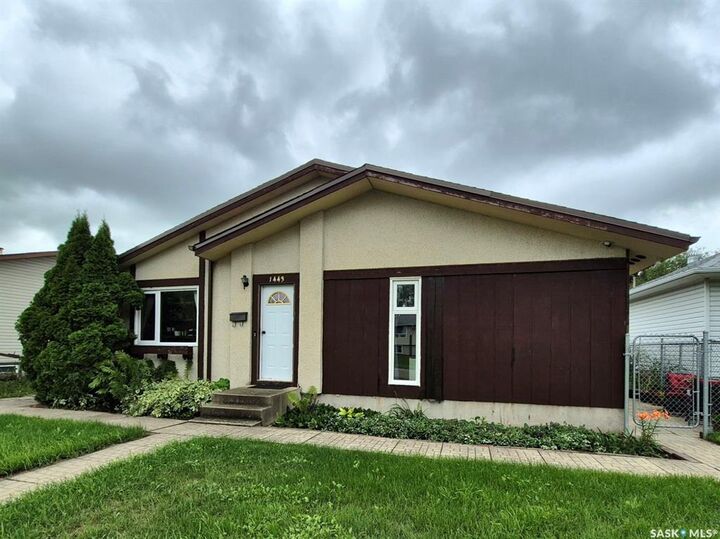 Property Photo: 1443 4th Street E SK S6V 0L7