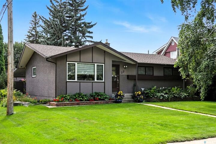 Property Photo:  22 Cantlon Crescent  SK S7J 2T3 