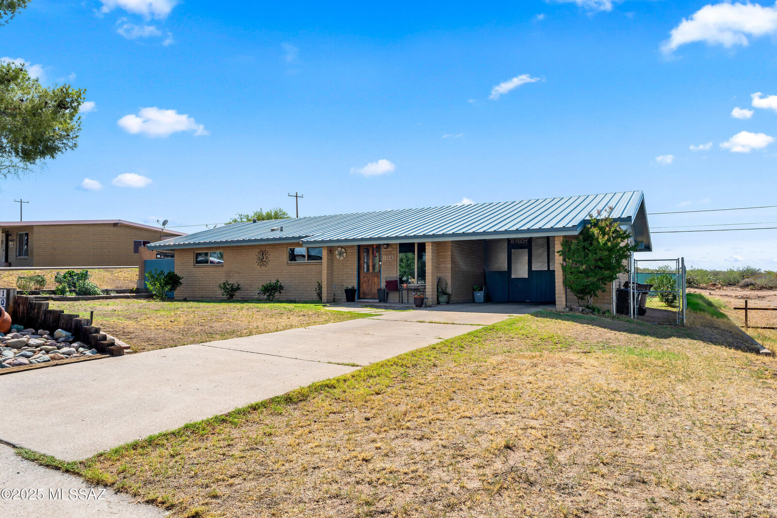 Property Photo: 1016 W Webb Drive AZ 85631