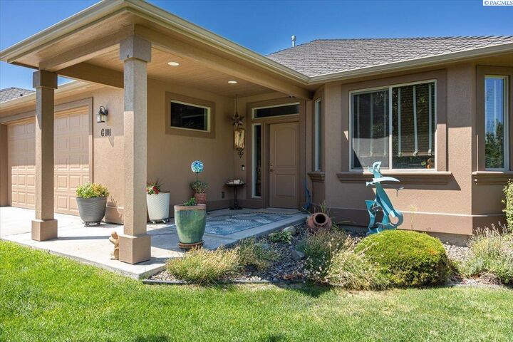 Property Photo: 3121 W 30th G-101 WA 99337