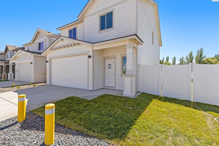 Property Photo:  7663 Grapevine Ct  WA 99353 