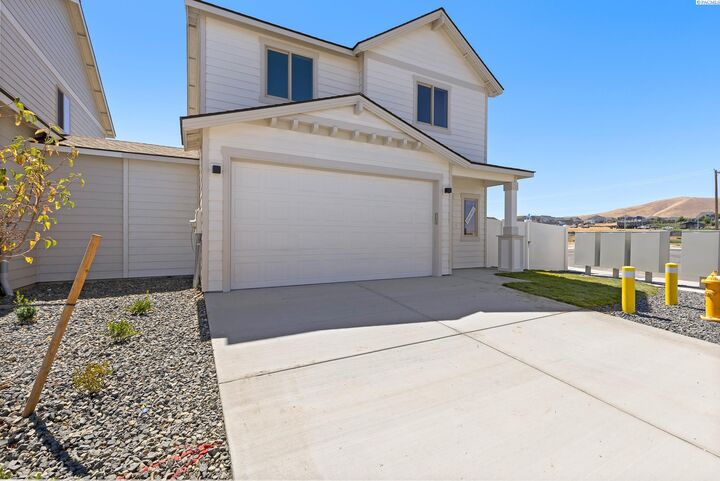 Property Photo: 7663 Grapevine Ct WA 99353