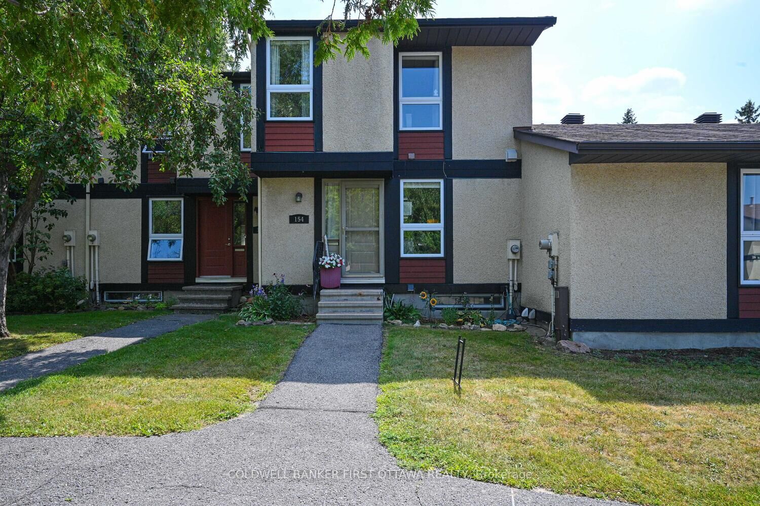 Photo de la propriété:  154 McClintock Way  ON K2L 2A4 