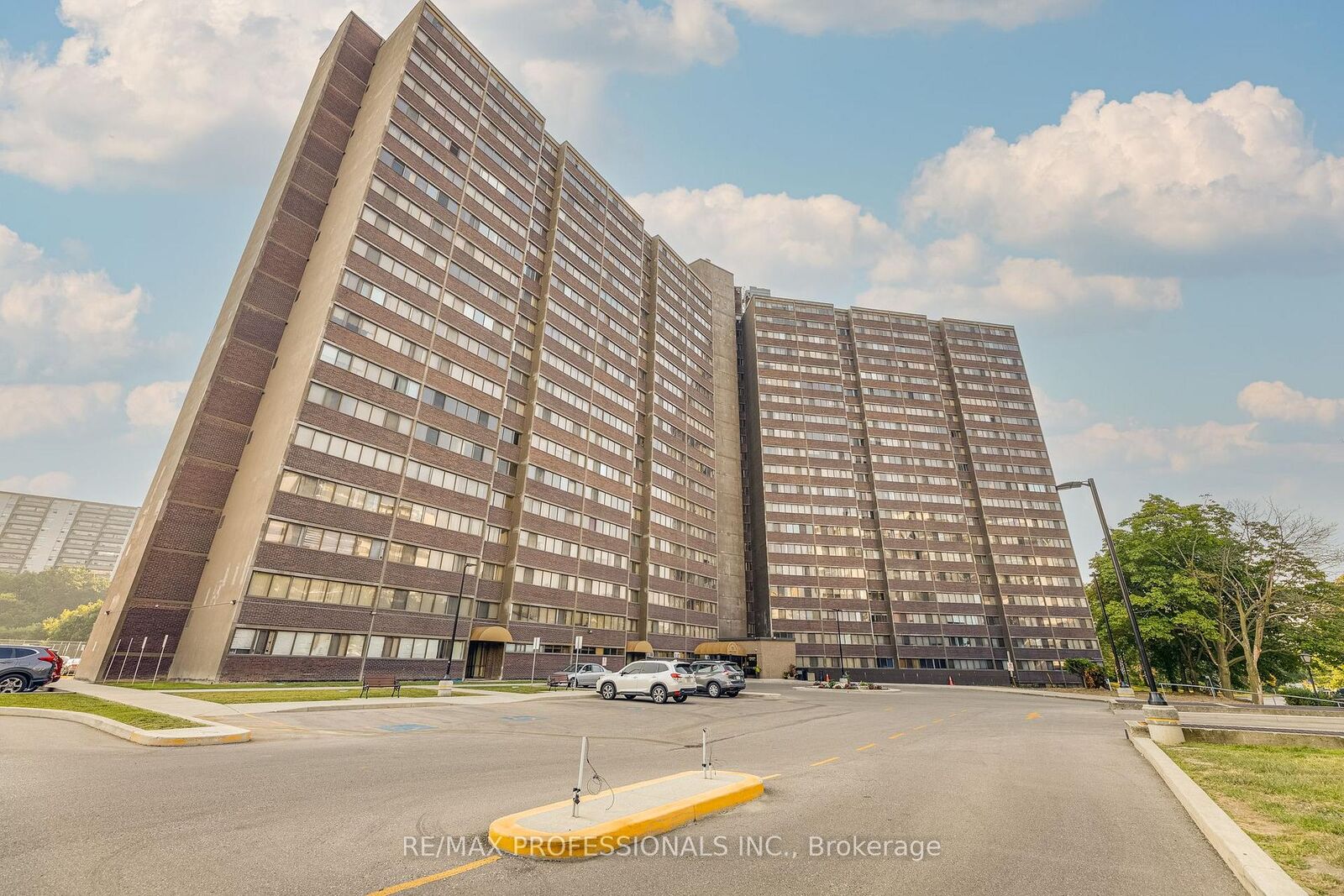 Property Photo: 11 Wincott Drive 907 ON M9R 2R9