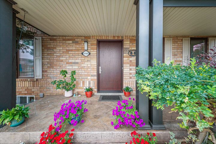 Property Photo:  5750 Churchill Meadows Boulevard  ON L5M 7A5 