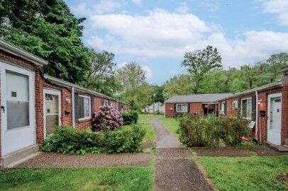 Property Photo:  19 Pennridge Ct 9  PA 15235 