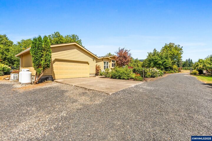 Property Photo:  17055 Coon Hollow Rd SE  OR 97383 