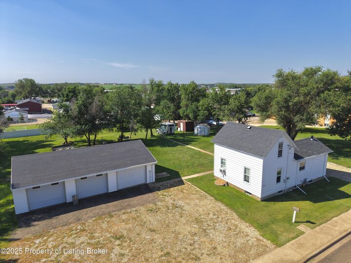 946 2nd St. E  Dickinson ND 58601 photo