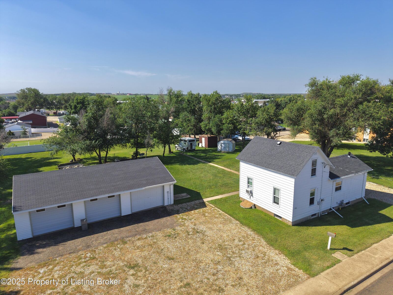Property Photo: 946 2nd St. E ND 58601