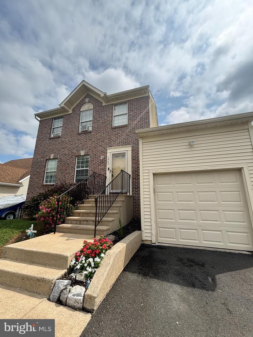 Property Photo:  1942 Colonial Drive  PA 19021 