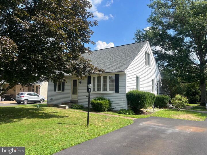 162 Maple Avenue  Collegeville PA 19426 photo