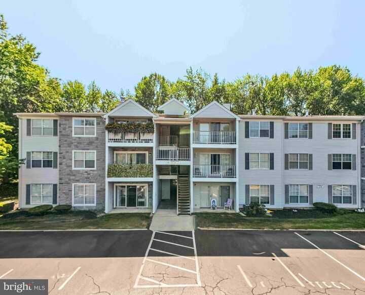19 Aspen Court  Hamilton NJ 08619 photo