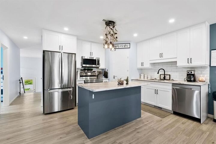 Property Photo: 72 Birchwood Lane MB R5G 2J3