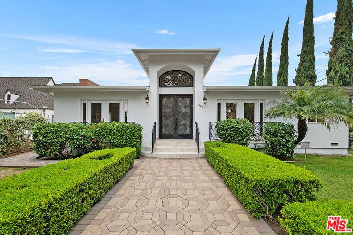 Property Photo:  465 N N Kilkea Dr  CA 90048 
