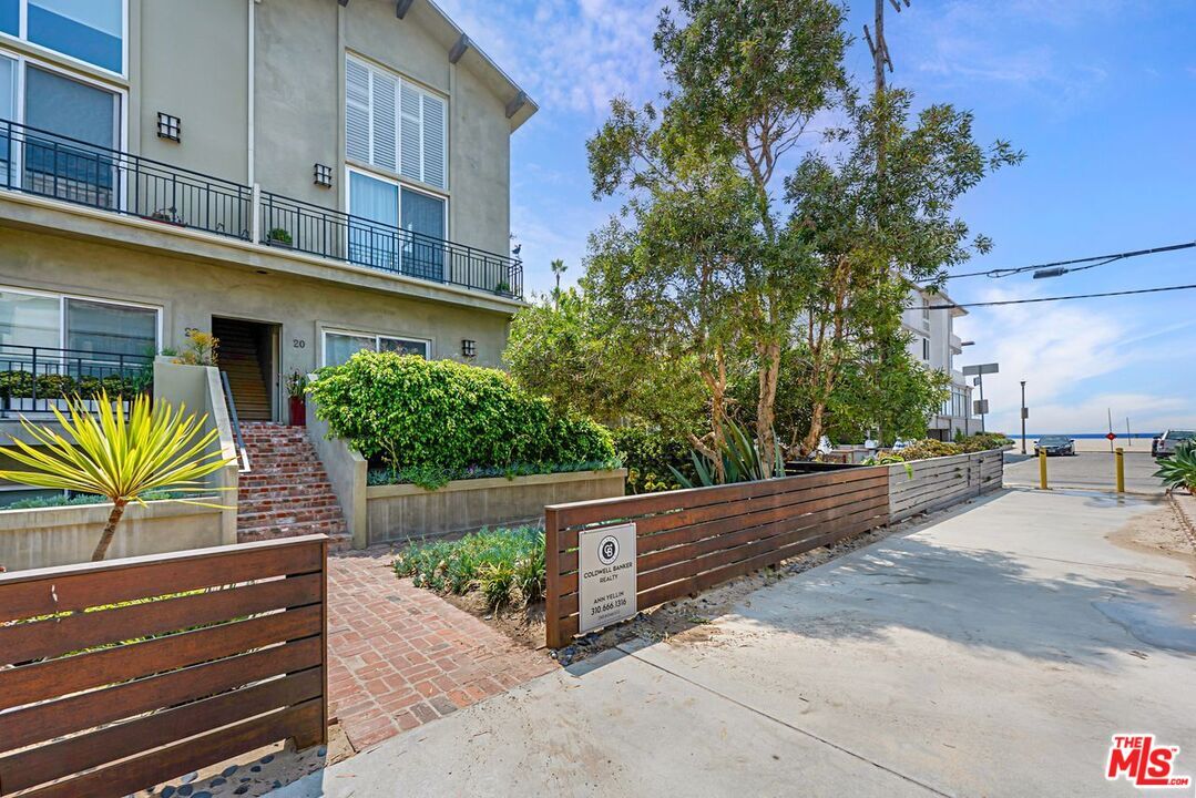 Property Photo:  20 1/2 Northstar St  CA 90292 