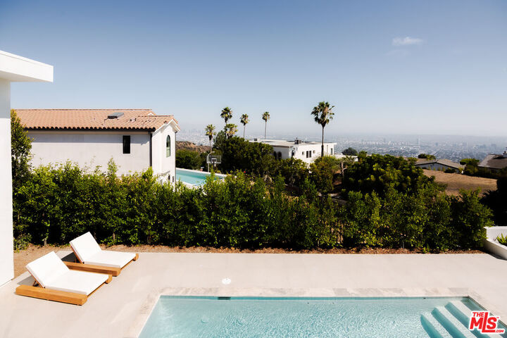 Property Photo: 2380 Venus Dr CA 90046