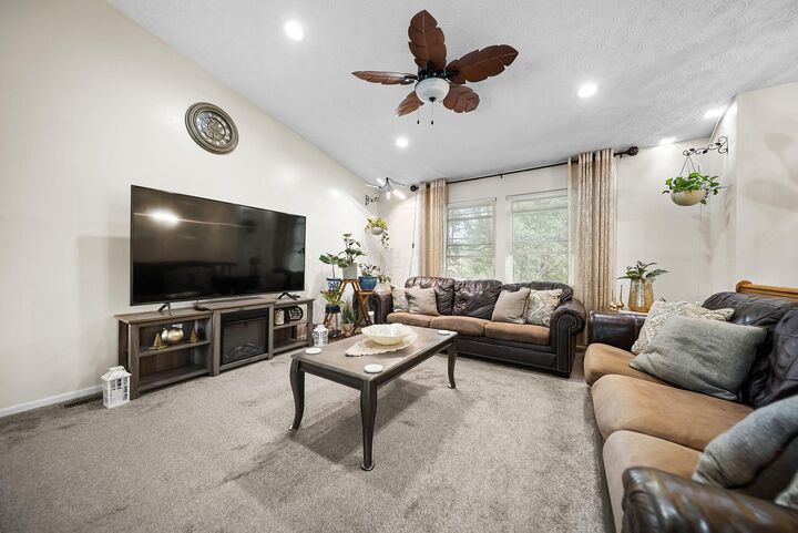 Property Photo: 7635 Toweron Lane OH 43235